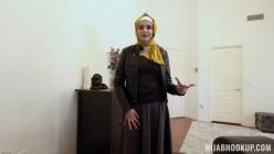 HijabHookup.22.12.12.Leda.Lotharia.First.American.College.Party.XXX.1080p.MP4-WRB