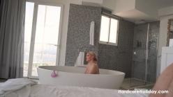 HardcoreHoliday.25.12.02.Nicoletta.Queen.XXX.1080p.MP4-WRB