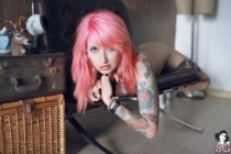 SuicideGirls - Jaune Le Gabarit - 48 Pics